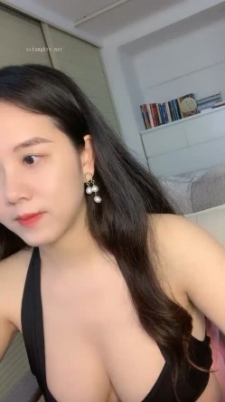御姐下海！超级漂亮~【魔鬼baby】，风韵动人，双目含情，喜欢这一款的不要错过，身材也是极品 截图5