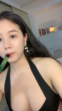 御姐下海！超级漂亮~【魔鬼baby】，风韵动人，双目含情，喜欢这一款的不要错过，身材也是极品 截图14