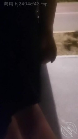 和丈母娘压马路直接褪去我的裤子在马路给我撸鸡巴 截图9