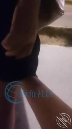 和丈母娘压马路直接褪去我的裤子在马路给我撸鸡巴 截图10