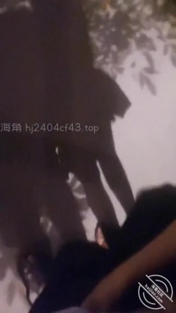 和丈母娘压马路直接褪去我的裤子在马路给我撸鸡巴 截图14