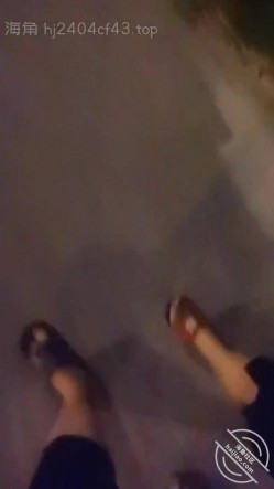和丈母娘压马路直接褪去我的裤子在马路给我撸鸡巴 截图15