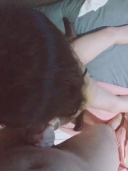 极品身材高挑御姐『YH216』绿帽男友找单男操性瘾女友 自己一旁观看撸屌 截图1