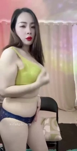 精品推荐 【快手】大奶骚妇熟女『星儿』露脸扒穴道具自慰诱惑福利 截图12