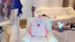 【stripchat】长发眼镜女神【pinnnnnnk】冷艳性感端庄 截图2