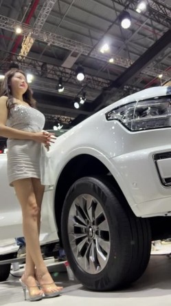 [超级裙底]最新2023上海车展各色美女模特 总有一款你喜欢 截图2