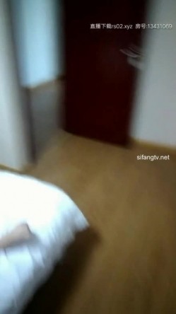 新妹子登场【祸国殃民的表姐】粉丝找上门啪啪口交舔逼3P 截图8