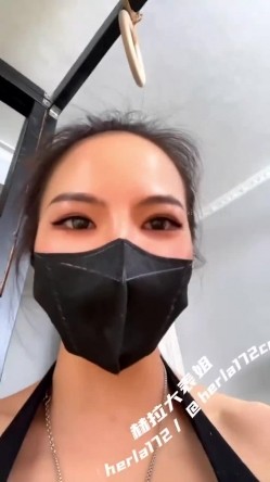 极品反差女神劲爆身材健身达人反差婊【赫拉】双人裸体健身引体向上 深蹲荷尔蒙爆炸 此等尤物这么反差 截图1