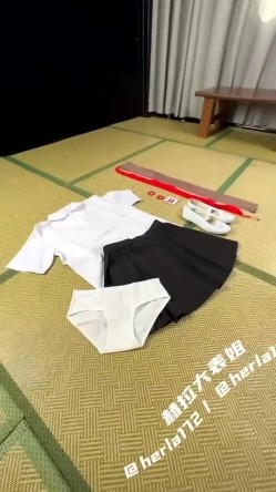 极品反差女神劲爆身材健身达人反差婊【赫拉】双人裸体健身引体向上 深蹲荷尔蒙爆炸 此等尤物这么反差 截图2