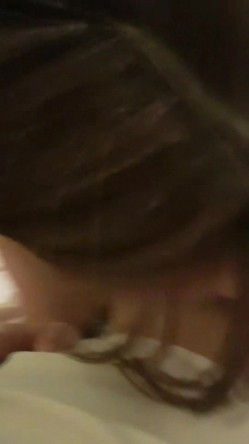 《台湾情侣泄密》已经是宝妈的护理师和相好的偷情 被老公发现愤而曝光她的真面目 截图12