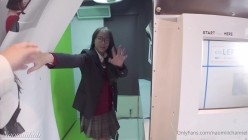 极品樱花妹naomiii-穿着jk制服套各种户外露出啪啪,酒吧约了个贵妇带到房间疯狂后入大淫臀 截图4