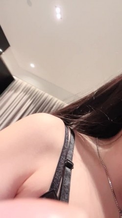 丰满模特身材极品女神，超级尤物，珍珠内裤肥满一线天，实在诱惑 截图8