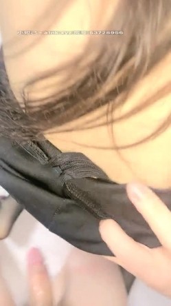 【Avove】黑色露沟包臀裙 截图9