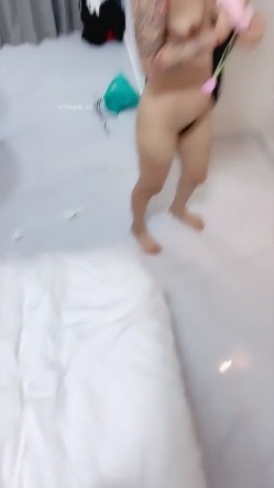 尤物姐妹花激情3P4P【迷人小娜娜】吃鸡足交69舔逼 无套啪啪内射 干爽 超淫荡 值得收藏 截图12