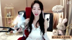 【斗鱼现役网红主播 南妹儿】女神的颤抖 整个奶子都要抖出来了 热舞走光被封合集 截图16