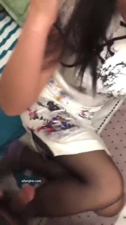 黑丝旗袍微胖美眉 被无套输出 这身材加无毛馒头鲍鱼 谁能顶得住 操真太爽了 截图1