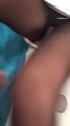 黑丝旗袍微胖美眉 被无套输出 这身材加无毛馒头鲍鱼 谁能顶得住 操真太爽了 截图6