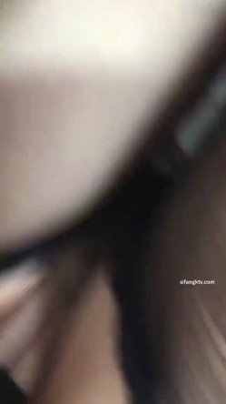 黑丝旗袍微胖美眉 被无套输出 这身材加无毛馒头鲍鱼 谁能顶得住 操真太爽了 截图9