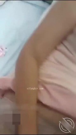 【海角大神 ️奇葩性爱】 ️结婚七年的妻子 ️离婚后才发现做了色情主播 灌醉后强推操了二次 边操边骂 屁股都打红了 截图3