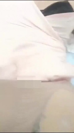 【海角大神 ️奇葩性爱】 ️结婚七年的妻子 ️离婚后才发现做了色情主播 灌醉后强推操了二次 边操边骂 屁股都打红了 截图4