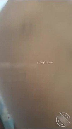 【海角大神 ️奇葩性爱】 ️结婚七年的妻子 ️离婚后才发现做了色情主播 灌醉后强推操了二次 边操边骂 屁股都打红了 截图7