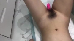 圆润可爱眼镜文静妹，网调视图流出，饮尿、抠茓，异物插入 截图1