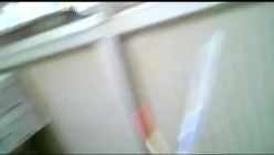 坏医生偷拍给学生妹打屁股针,非得让学生妹把裤子往下多脱一点,怼着屁股猛拍 截图1