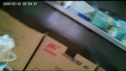 坏医生偷拍给学生妹打屁股针,非得让学生妹把裤子往下多脱一点,怼着屁股猛拍 截图15