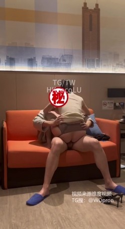 极品性感少妇『翘臀淫妻 HKcocoLu』吊带黑丝高跟包臀裙 诱惑之间拉满，女上位骑乘肉棒插小骚逼 截图4