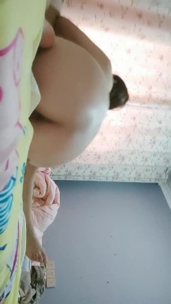 白富美小姐姐跟小哥哥床上激情啪啪，口交大鸡巴主动上位用风骚的大奶子摩擦小哥胸膛，揉着奶子后入爆草呻吟 截图6