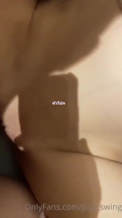 美女身材不错 大奶子无毛鲍鱼 被大鸡吧无套 上位骑乘很舒坦 截图4