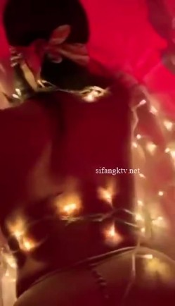 满分颜值极品露脸反差女神，推特网红绿帽男，诚邀粉丝富二代各种线下淫乱活动，车震野战3P母狗属性拉满 截图11