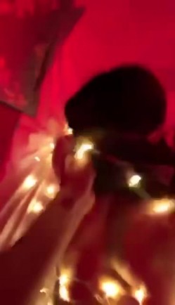 满分颜值极品露脸反差女神，推特网红绿帽男，诚邀粉丝富二代各种线下淫乱活动，车震野战3P母狗属性拉满 截图13