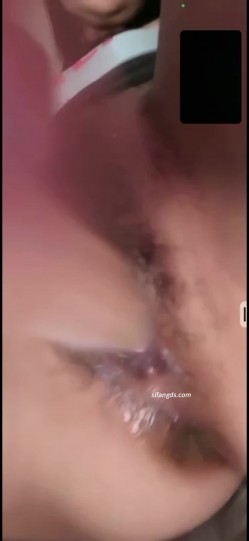 抖音网红「鱼律律」金主高定1V1大尺度裸聊，高颜值揉捏巨乳，伸舌头翻白眼摩擦美穴高潮脸很勾引人 截图15