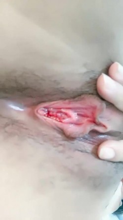 【汤圆子】微胖界的极品妞， 巨乳肥臀姨妈期间不消停掰B特写！ 截图8