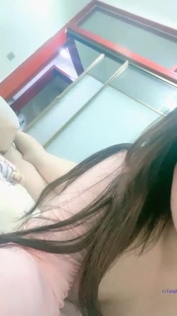 【汤圆子】微胖界的极品妞， 巨乳肥臀姨妈期间不消停掰B特写！ 截图12