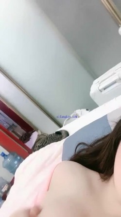 【汤圆子】微胖界的极品妞， 巨乳肥臀姨妈期间不消停掰B特写！ 截图16