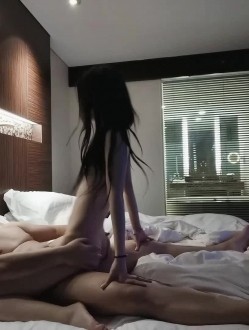 高颜值S级身材反差拜金网红美女空姐冰儿兼职模特被有钱老板包养自拍各种不雅视频 截图12