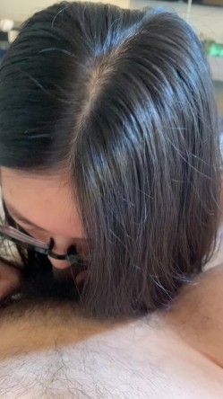 极品眼镜反差少妇已经被我的大屌征服，这温顺的样子，也太可爱了 截图15