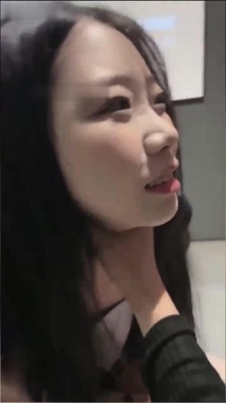 【最新泄密开发绝色美女技师舔脚】清纯甜美外表如此下贱，各种调教 截图1