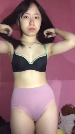 冒充艺校老师忽悠舞蹈班的女生 脱光光看看身材怎么样 截图1