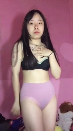 冒充艺校老师忽悠舞蹈班的女生 脱光光看看身材怎么样 截图2