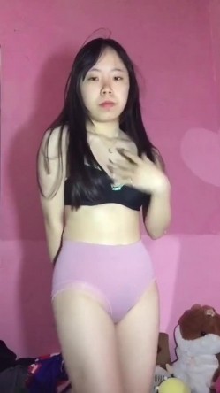 冒充艺校老师忽悠舞蹈班的女生 脱光光看看身材怎么样 截图3