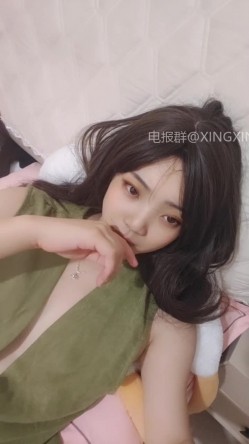 反差淫妹【小M求调教】自打耳光揉奶抽穴，假屌自慰白浆流淌 截图1