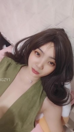 反差淫妹【小M求调教】自打耳光揉奶抽穴，假屌自慰白浆流淌 截图2