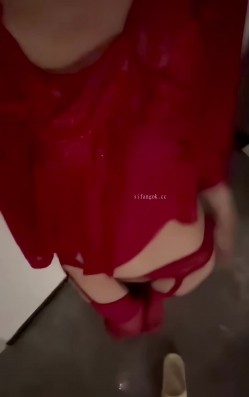 最新抖音泄密！高颜值大奶丝袜女神【璐璐本璐】福利，性爱XO自慰内衣诱惑，绝对反差炸裂 截图4