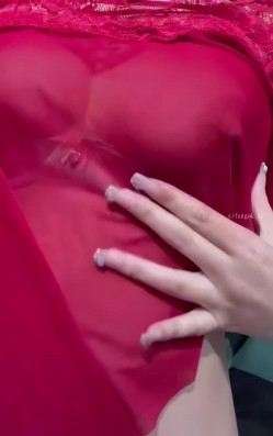 最新抖音泄密！高颜值大奶丝袜女神【璐璐本璐】福利，性爱XO自慰内衣诱惑，绝对反差炸裂 截图15