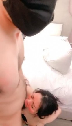 高潮升天哺乳期的少妇被大鸡巴玩弄，深喉草嘴多体位暴力抽插，浪荡呻吟打桩机式爆草给骚逼干的神魂颠倒刺激 截图8