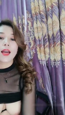 风韵犹存丰满大屁股熟女黑丝诱惑 露奶翘着性感肥臀摇摆看着非常诱人 截图2