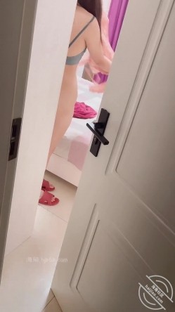 海角社区小哥强奸少妇邻居封神热销几万钻之作 ️ 我强奸了美女少妇邻居，她要报警告我 截图4